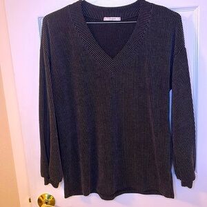 Veveret V-Neck Top Balloon Sleeves Raw Fabric Look Polyester, Rayon, Spandex Sm